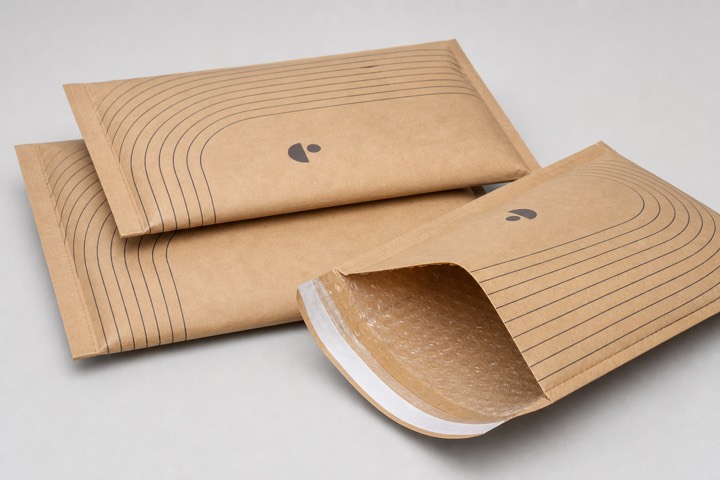 Custom kraft bubble mailer for beauty brand
